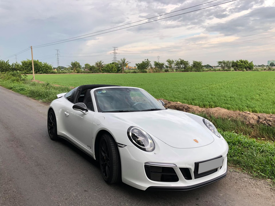 Tìm chồng mới cho Porsche 911 Targa 4 GTS 2018 độc nhất Việt Nam