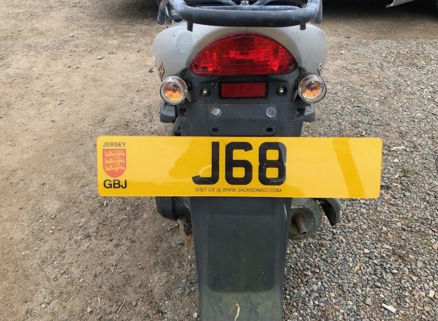 Xe mang biển số J68 với 1 chữ cái siêu hiếm