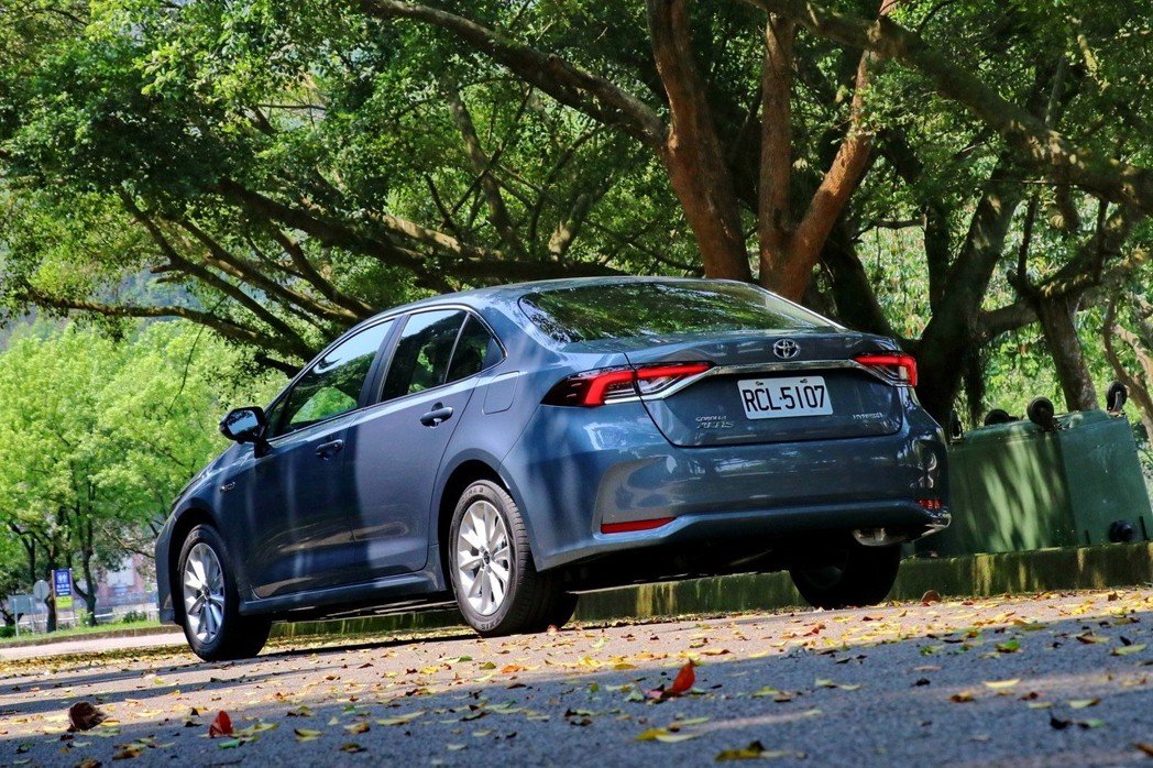 Thiết kế đuôi xe mới của Toyota Corolla Altis 2019