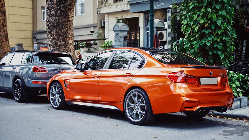 Chiếc BMW M3 không may gặp nạn được chủ nhân độ body kit sợi carbon và mâm
