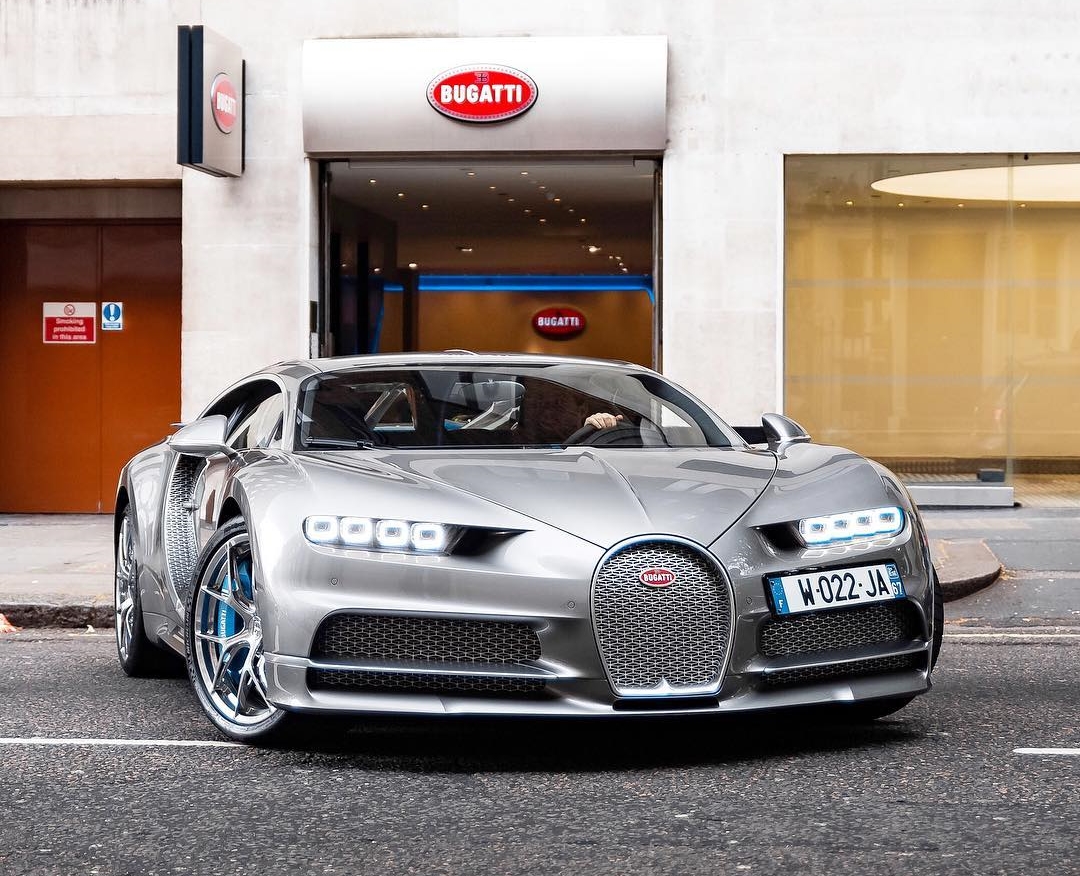 Bugatti Chiron Sport xuất hiện trước đại lý ở Anh Bugatti Chiron Sport xuất hiện trước đại lý ở Anh