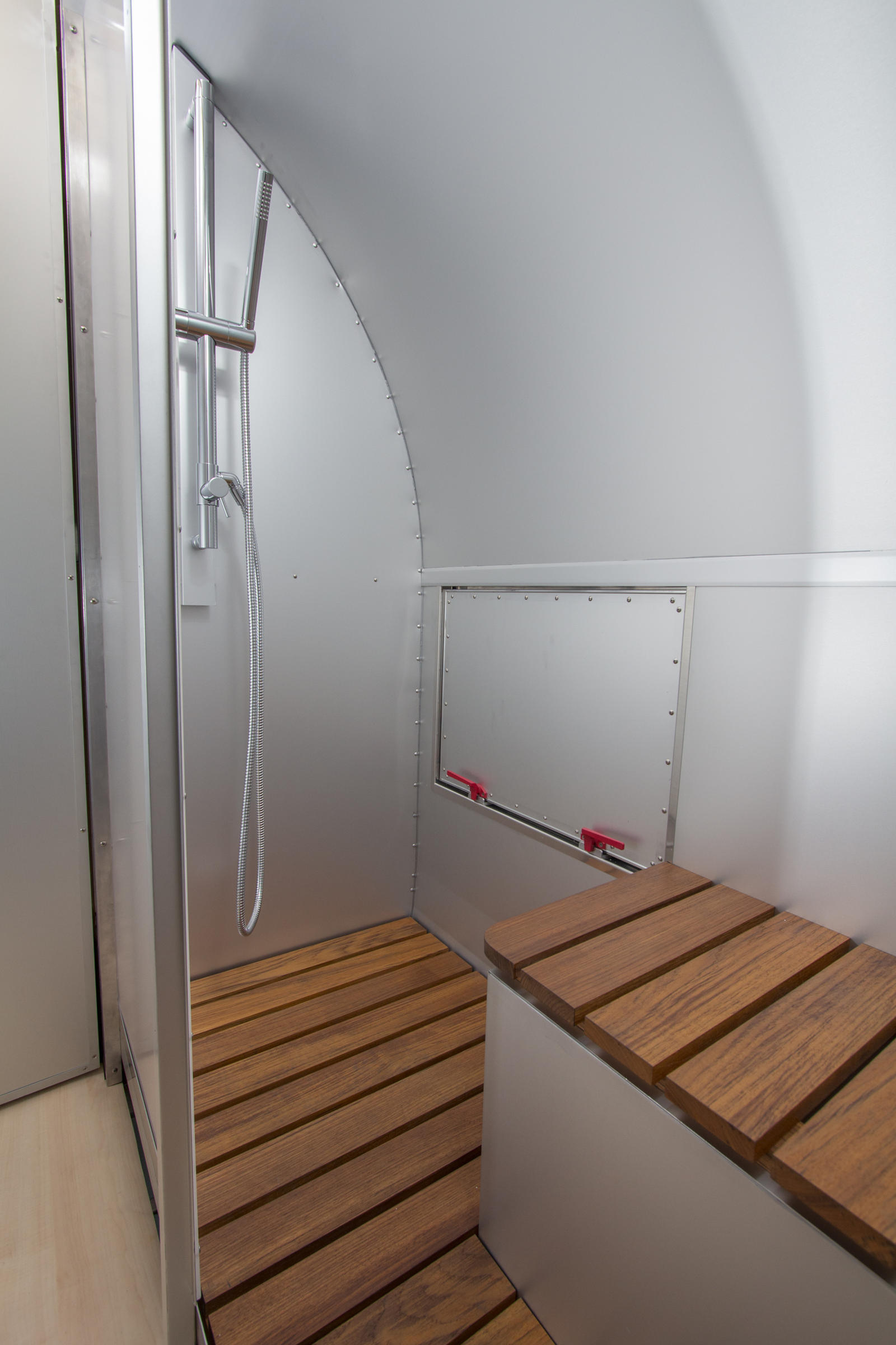 Vòi hoa sen tắm đứng tiện nghi