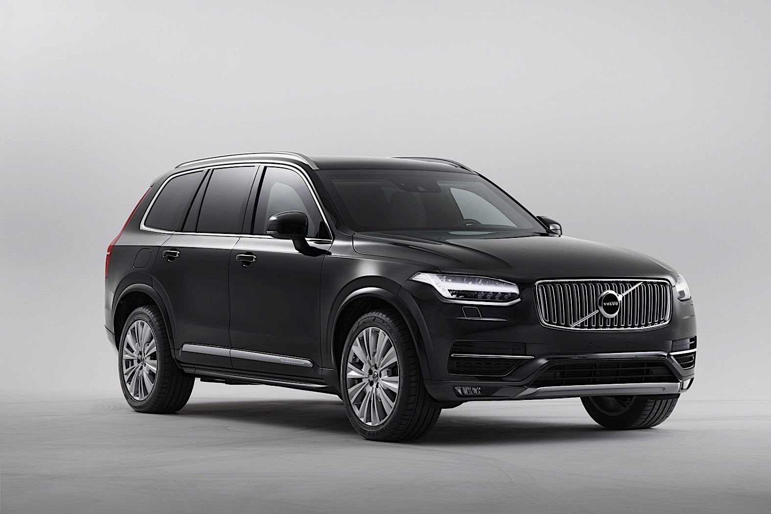 Volvo XC90 bọc giáp chống đạn trông không khác với một mẫu bình thường