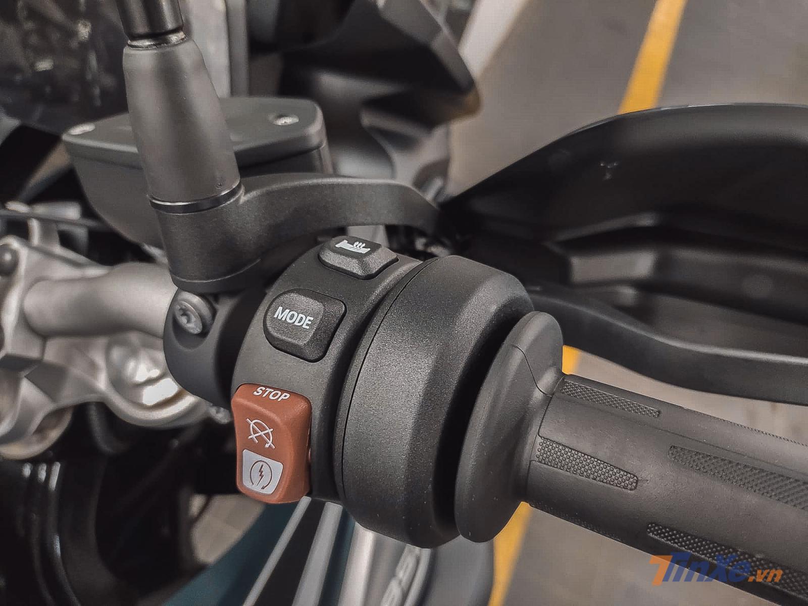 F850GS 2019 sở hữu 2 chế độ lái gồm Rain và Road có thể tuỳ chỉnh thêm các kiểu chạy bao gồm: Dynamic, Enduro và Enduro Pro. F850GS 2019 sở hữu 2 chế độ lái gồm Rain và Road có thể tuỳ chỉnh thêm các kiểu chạy bao gồm: Dynamic, Enduro và Enduro Pro.