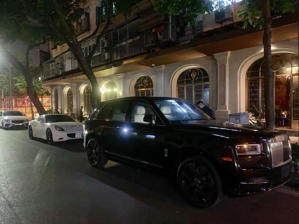 SUV siêu sang Rolls-Royce Cullinan mới ra biển trắng lúc mới xuất hiện tại Việt Nam SUV siêu sang Rolls-Royce Cullinan mới ra biển trắng lúc mới xuất hiện tại Việt Nam