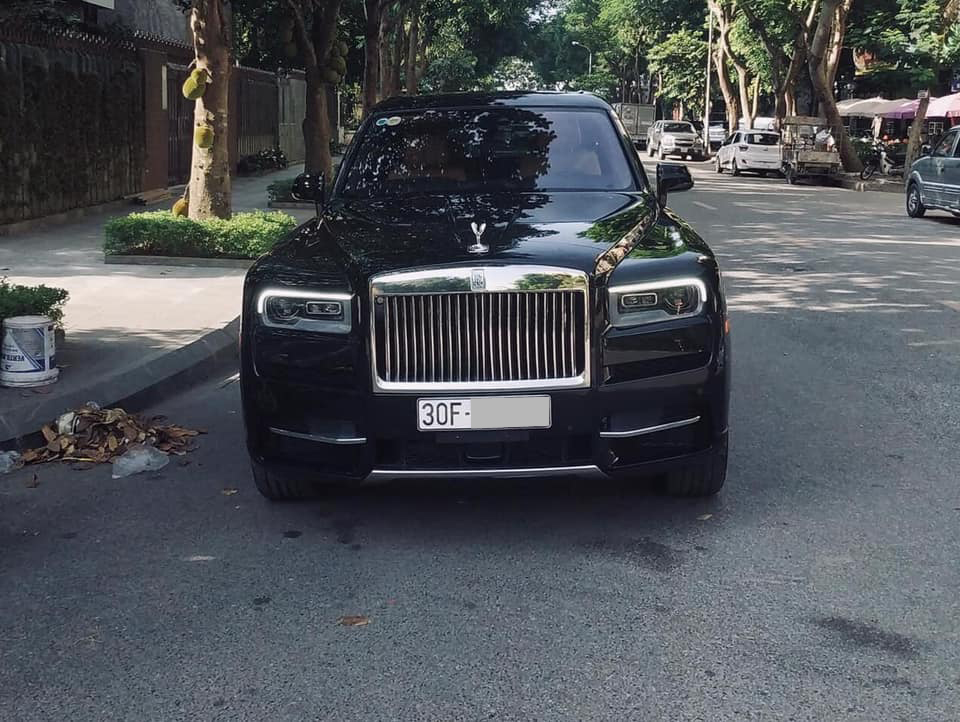 SUV siêu sang Rolls-Royce Cullinan thứ 3 về Việt Nam nhưng lại là chiếc đầu tiên ra biển trắng SUV siêu sang Rolls-Royce Cullinan thứ 3 về Việt Nam nhưng lại là chiếc đầu tiên ra biển trắng