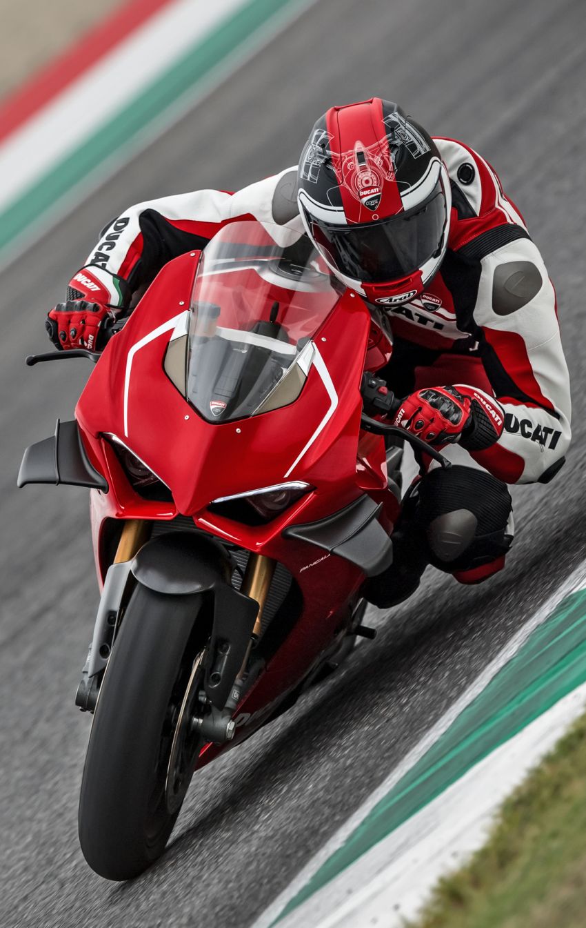 Xe được phát triển để tham dự giải đua WSBK Xe được phát triển để tham dự giải đua WSBK