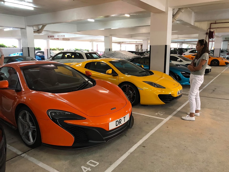 Dàn siêu xe McLaren trong căn hầm đỗ xe khiến cư dân mạng lầm tưởng là ở Dubai