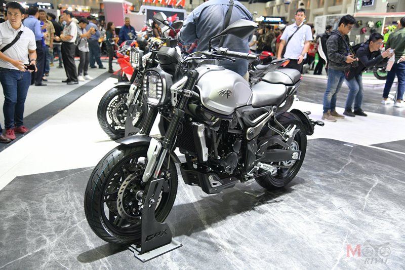 Bộ màu trên xe mang độ hoàn thiện khá cao và mượt mà Bộ màu trên xe mang độ hoàn thiện khá cao và mượt mà