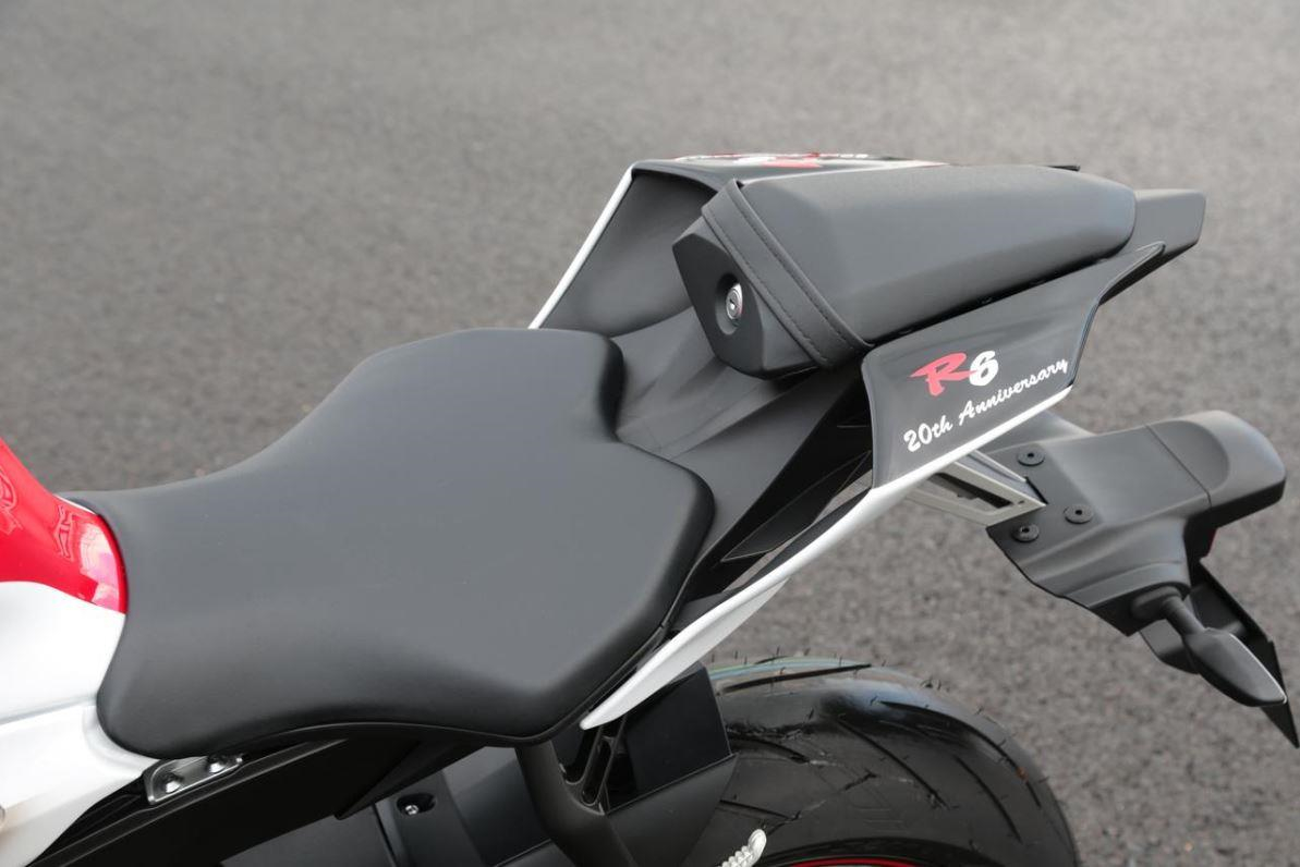 Bộ đuôi kết hợp cánh gió khí động học tuyệt đẹp trên Yamaha YZF-R6 phiên bản kỉ niệm Bộ đuôi kết hợp cánh gió khí động học tuyệt đẹp trên Yamaha YZF-R6 phiên bản kỉ niệm