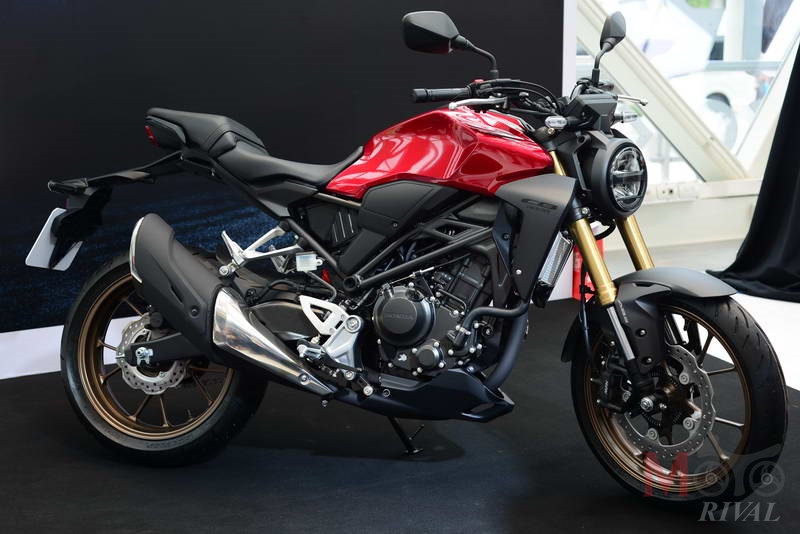 Ở bộ màu mới, Honda CB300R 2019 sẽ được trang bị bộ vành đúc màu vàng đồng