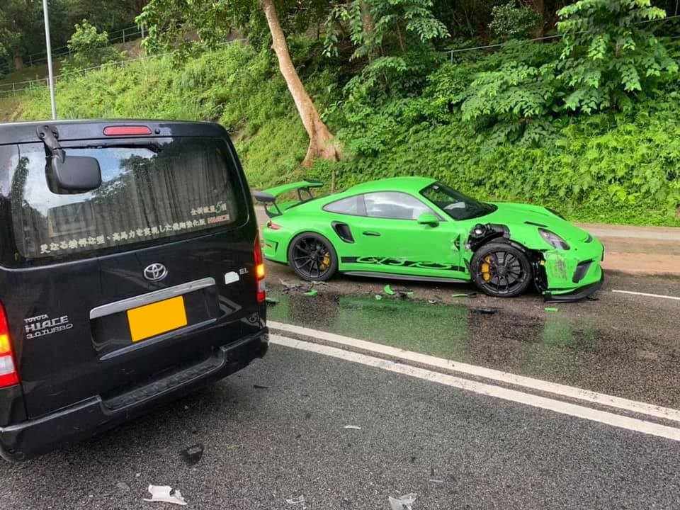 Dàn áo bên hông siêu xe Porsche 911 GT3 RS đời 2019 này bị hư hỏng khá nặng Dàn áo bên hông siêu xe Porsche 911 GT3 RS đời 2019 này bị hư hỏng khá nặng