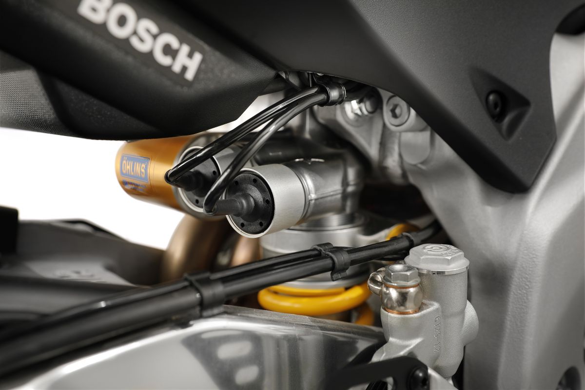 Hệ thống treo điện tử Ohlins trên xe