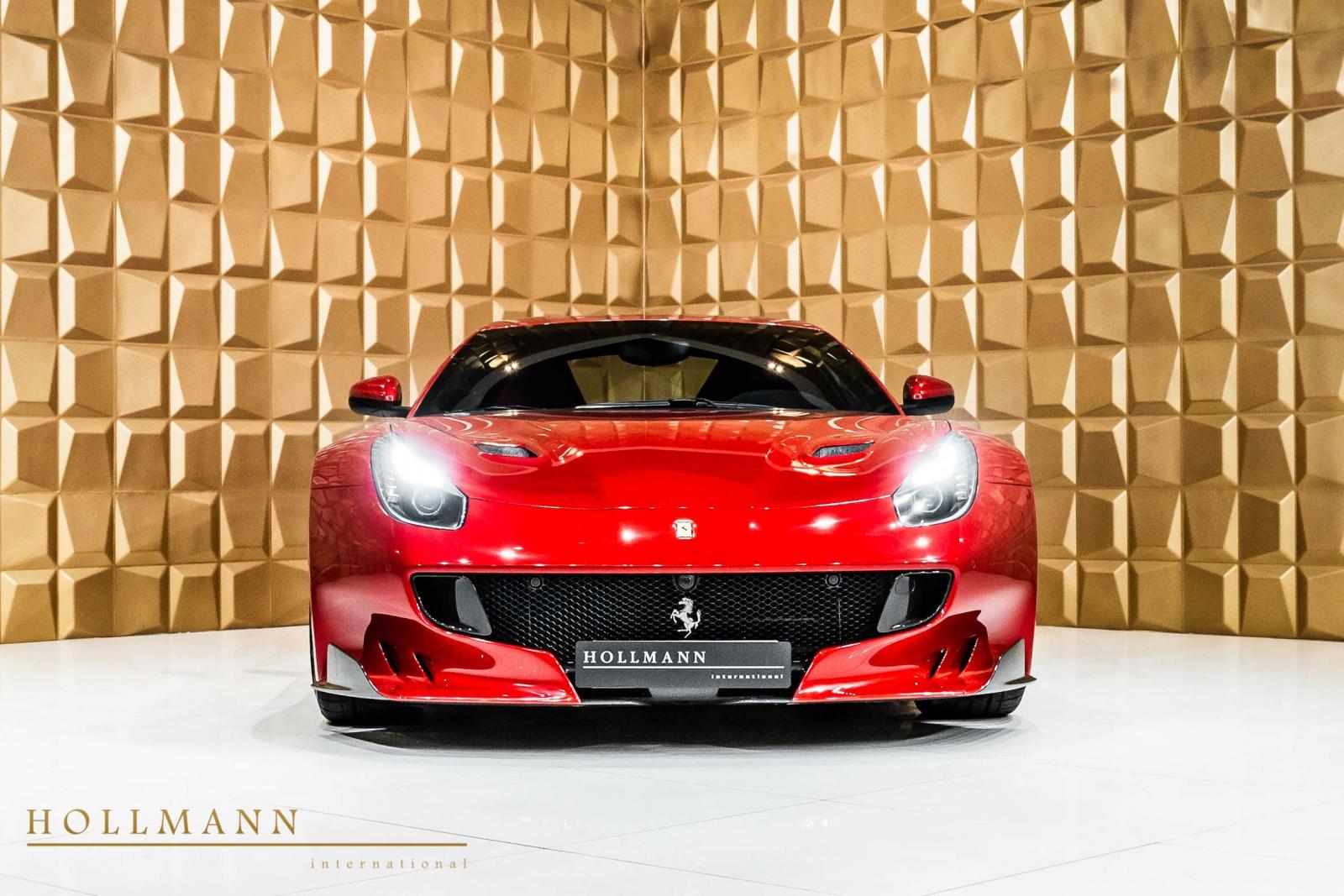 Cơn lốc màu đỏ Ferrari F12tdf này có giá bán lên đến 21 tỷ đồng