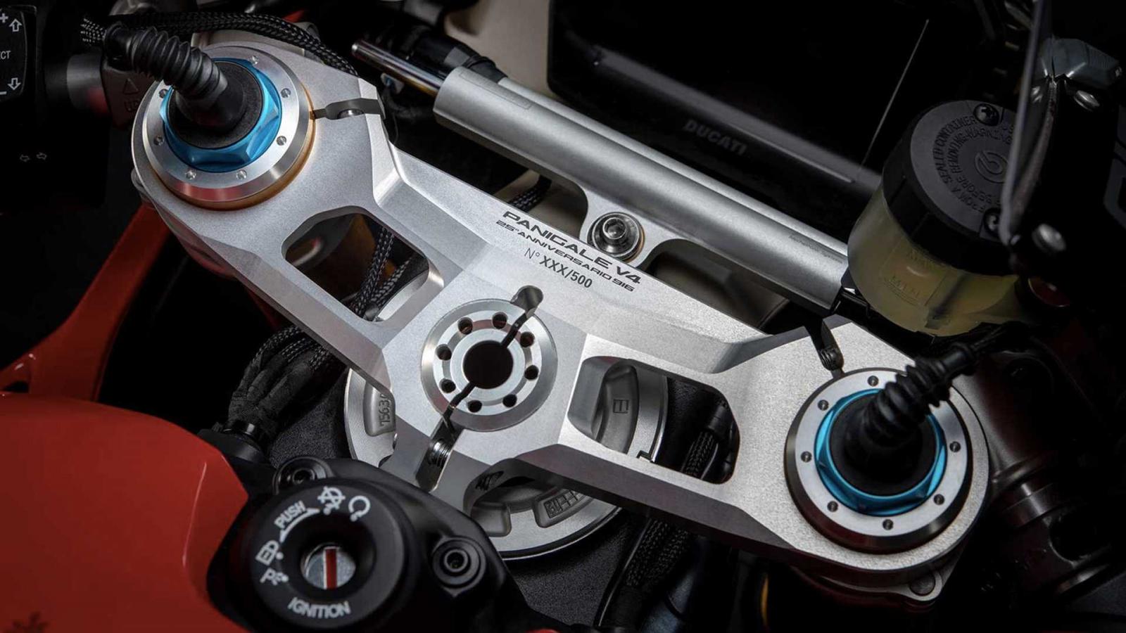 Ducati Panigale V4 25 Anniversario 916 sẽ được bổ sung trang bị chuẩn đua Ducati Panigale V4 25 Anniversario 916 sẽ được bổ sung trang bị chuẩn đua