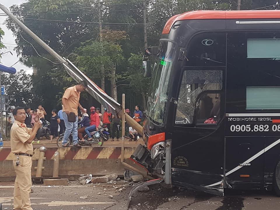 Thiệt hại của chiếc xe khách Limousine khá nặng nề