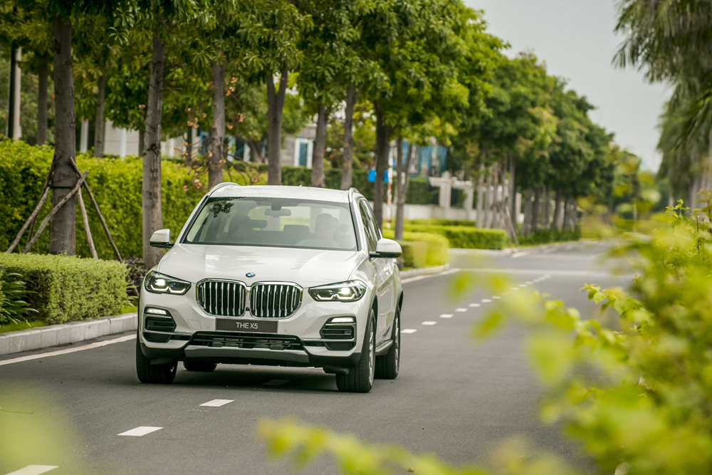 Động cơ sử dụng cho BMW X5 xDrive40i thế hệ mới tự hào sở hữu công nghệ biến thiên tốc độ vòng quay đã được tích hợp trong hầu hết các phiên bản 6 xi-lanh thẳng hàng được áp dụng trên phần lớn các mẫu xe của thương hiệu, đi kèm với khả năng phản hồi cực kỳ nhanh nhạy. Động cơ 3.0L sở hữu công nghệ t