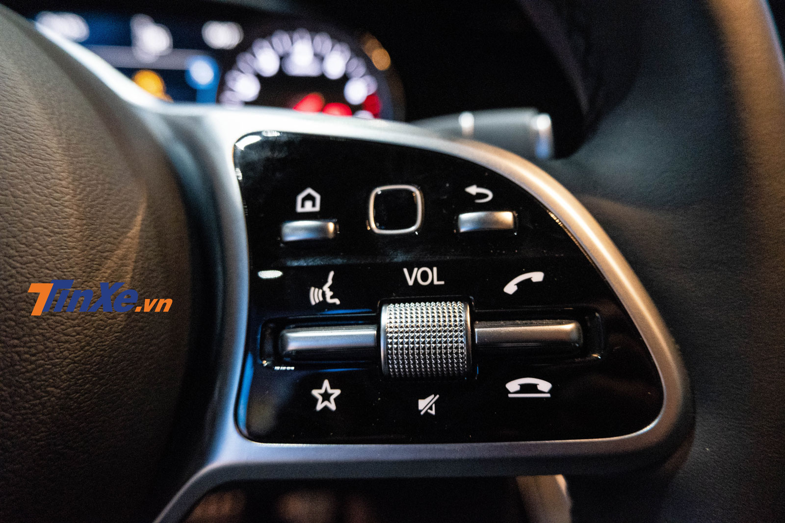 Thiết kế cùm chức năng phía bên phải Thiết kế cùm chức năng phía bên phải