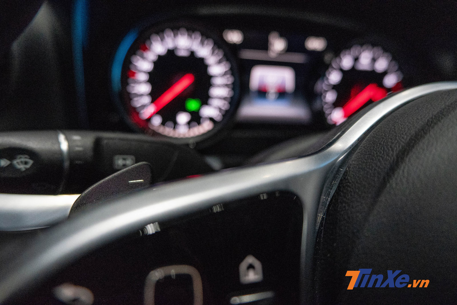 Lẫy chuyển số trên vô lăng Lẫy chuyển số trên vô lăng