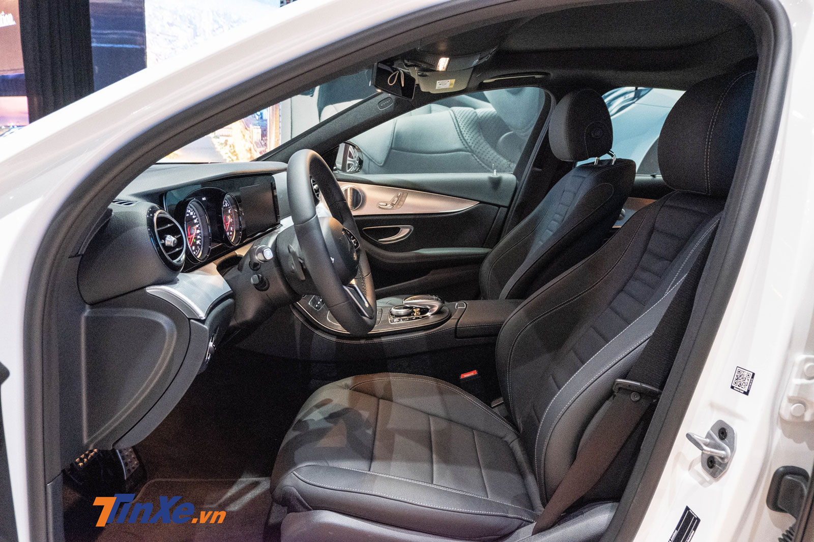 Hàng ghế trước có chỉnh điện và nhớ ghế 3 vị trí Hàng ghế trước có chỉnh điện và nhớ ghế 3 vị trí