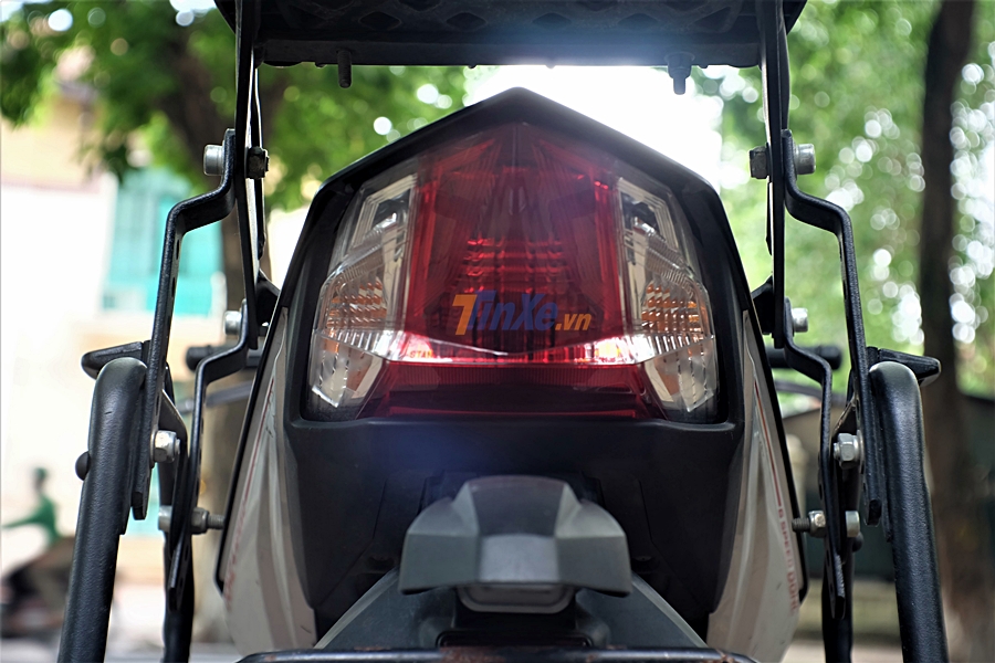 Đèn hậu của Honda Winner 150 có hiện tượng lỏng lẻo Đèn hậu của Honda Winner 150 có hiện tượng lỏng lẻo