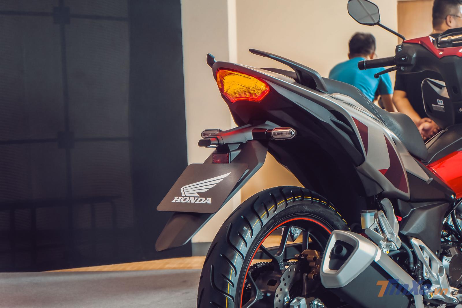 Đèn hậu trên Honda Winner X đã được thay đổi êm ái hơn