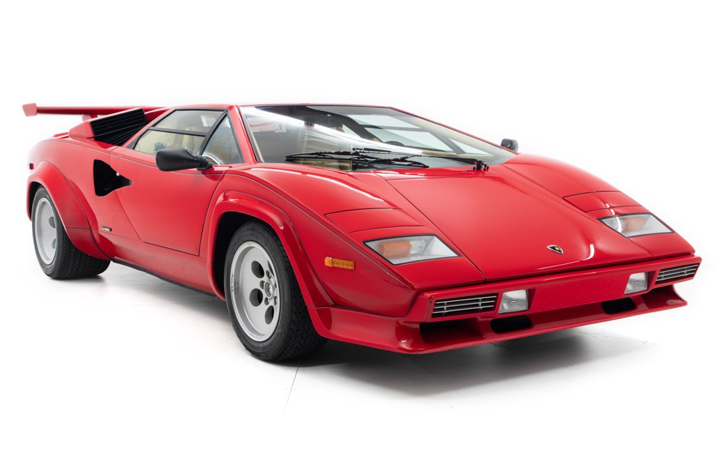 Ngoại thất chiếc Lamborghini Countach LP 5000 S này sơn màu đỏ Ngoại thất chiếc Lamborghini Countach LP 5000 S này sơn màu đỏ