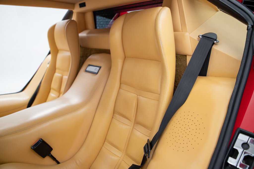 Chiếc xe thường xuyên bảo dưỡng chính hãng Chiếc xe thường xuyên bảo dưỡng chính hãng