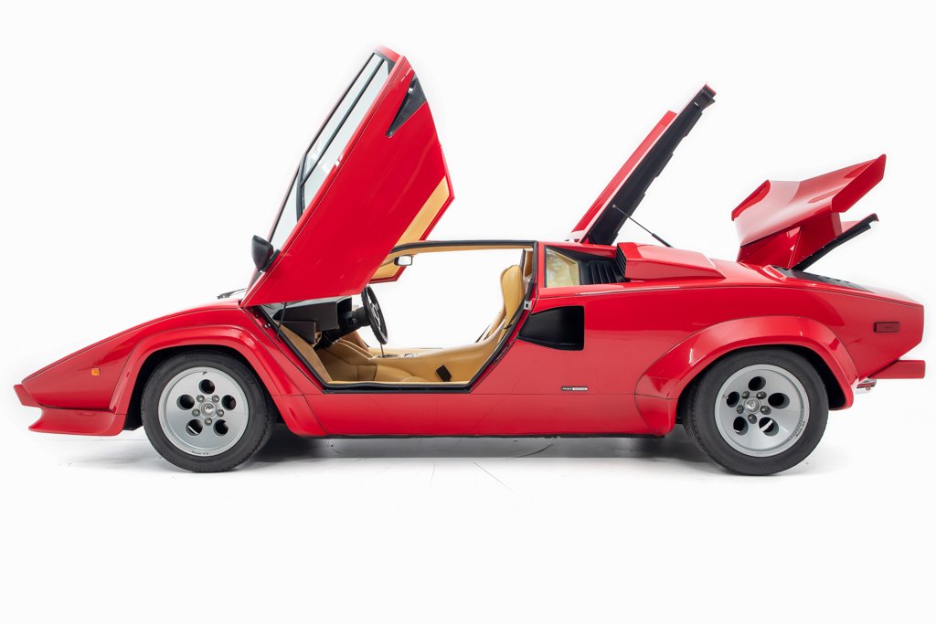 Trên toàn thế giới chỉ có 321 chiếc Lamborghini Countach LP 5000 S được sản xuất Trên toàn thế giới chỉ có 321 chiếc Lamborghini Countach LP 5000 S được sản xuất
