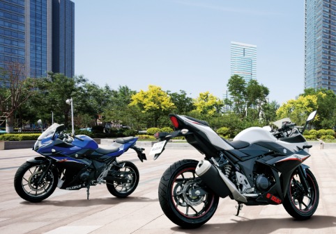  Se lanza la versión final de la moto deportiva Suzuki GSX2 0R antes de ser reemplazada por la GSX-R2