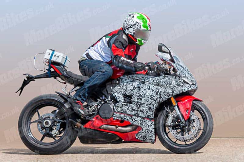 Ducati Panigale V2 SuperSport 2020 thừa hưởng nhiều trang bị của bàn anh V4 Ducati Panigale V2 SuperSport 2020 thừa hưởng nhiều trang bị của bàn anh V4