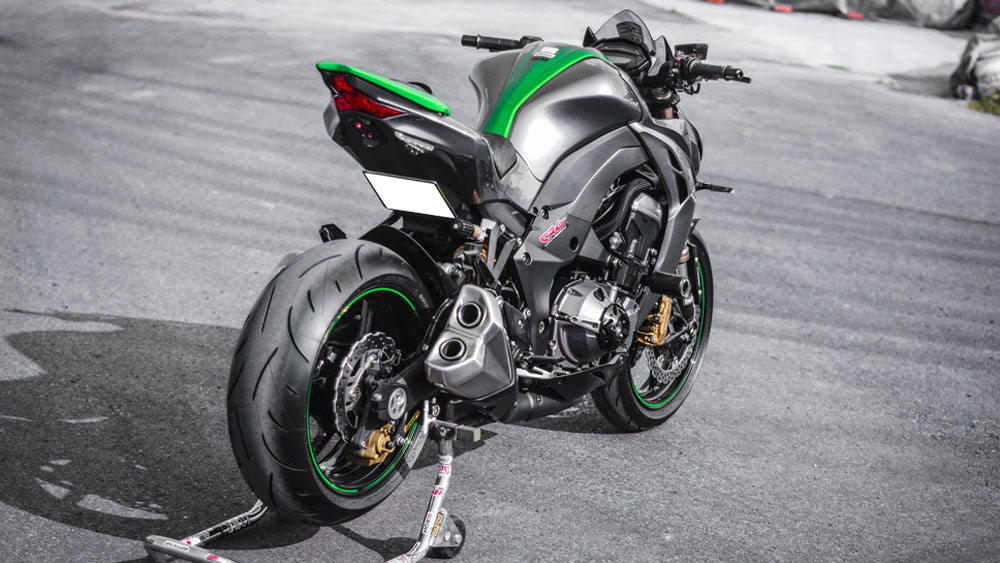 Xe phân khối lớn thường cắt bỏ chắn bùn sau, biển đút gầm là sai quy định Xe phân khối lớn thường cắt bỏ chắn bùn sau, biển đút gầm là sai quy định