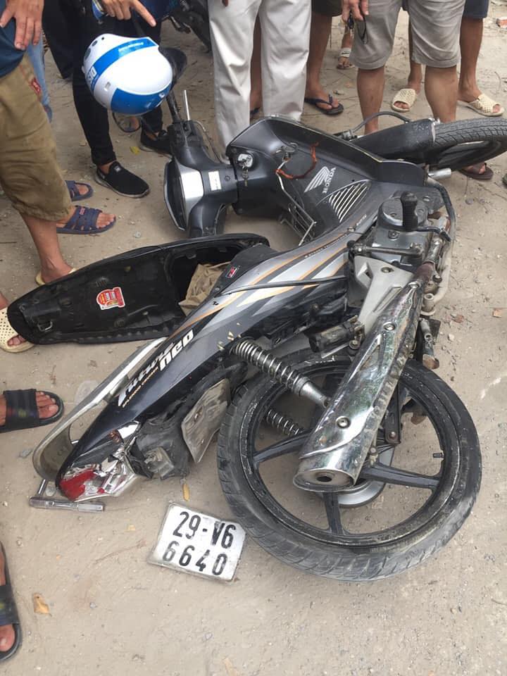 Chiếc xe máy Honda Future Neo bị hỏng nặng sau vụ tai nạn
