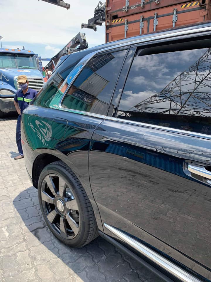 Chiếc Rolls-Royce Cullinan này do một công ty nhập khẩu tư nhân đưa về nước