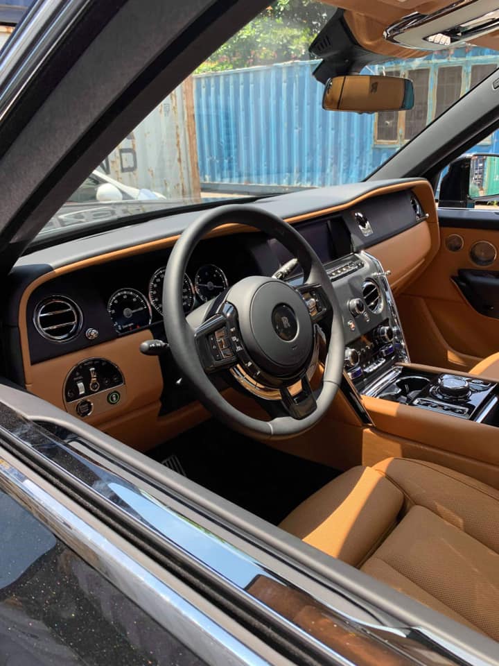SUV siêu sang Rolls-Royce Cullinan thứ 5 về Việt Nam được nhập khẩu không chính hãng