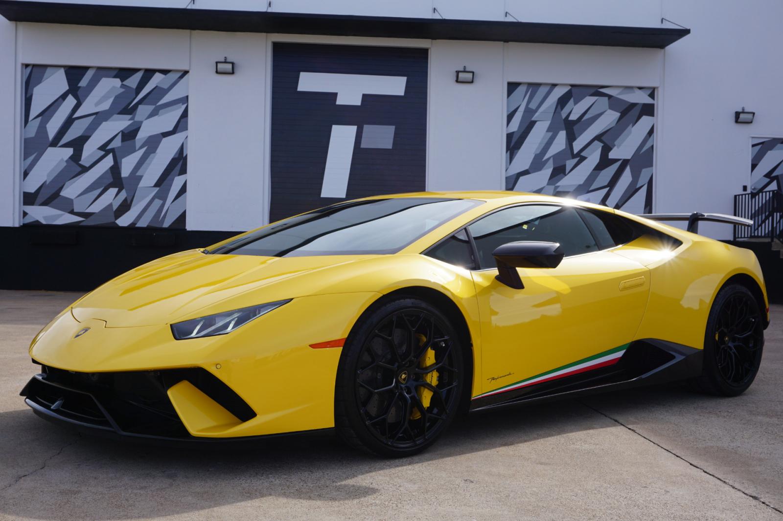 Giá xe Lamborghini Huracan Performante 2023 mới nhất - Tinxe