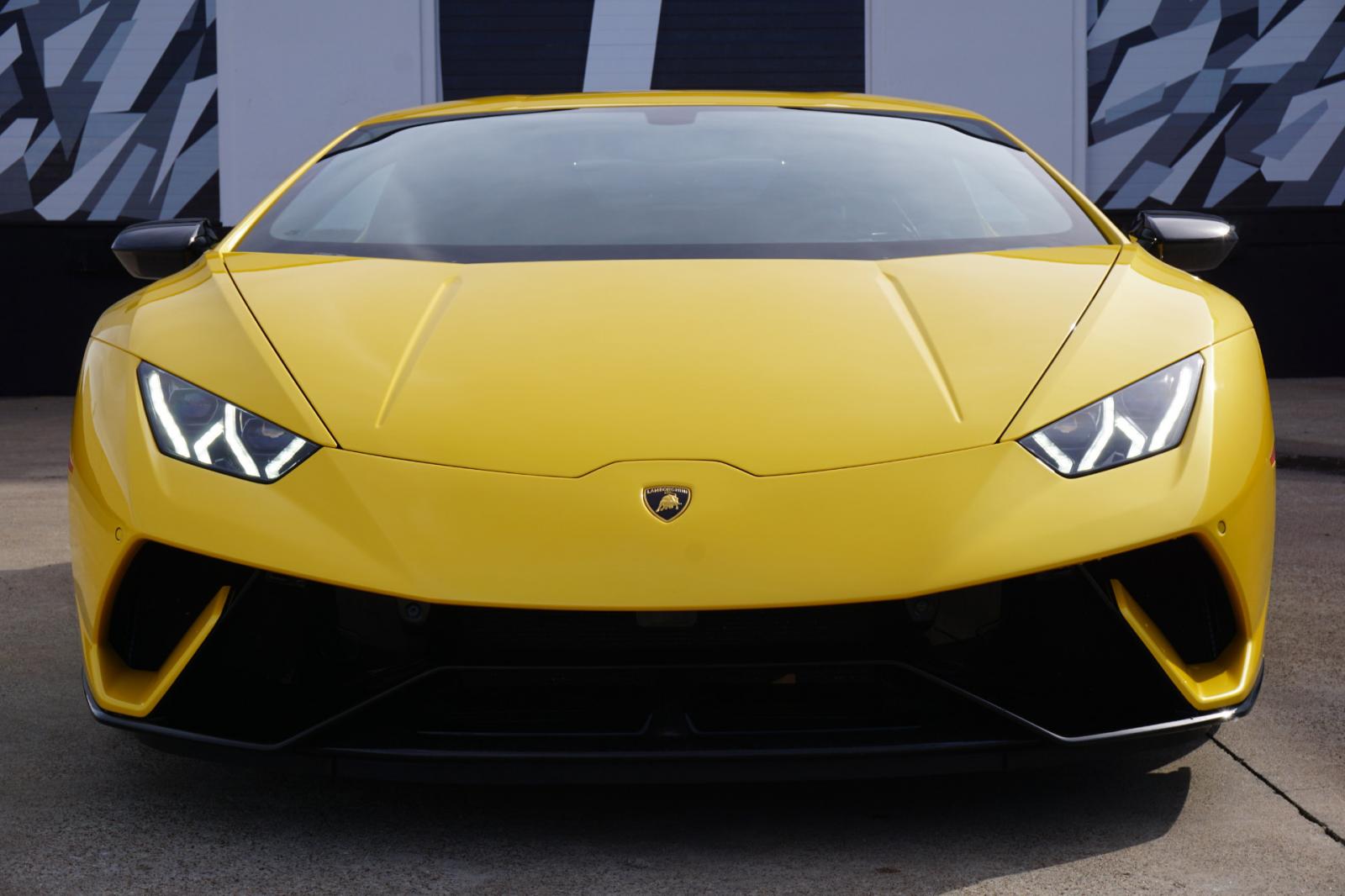 Giá xe Lamborghini Huracan Performante 2023 mới nhất - Tinxe
