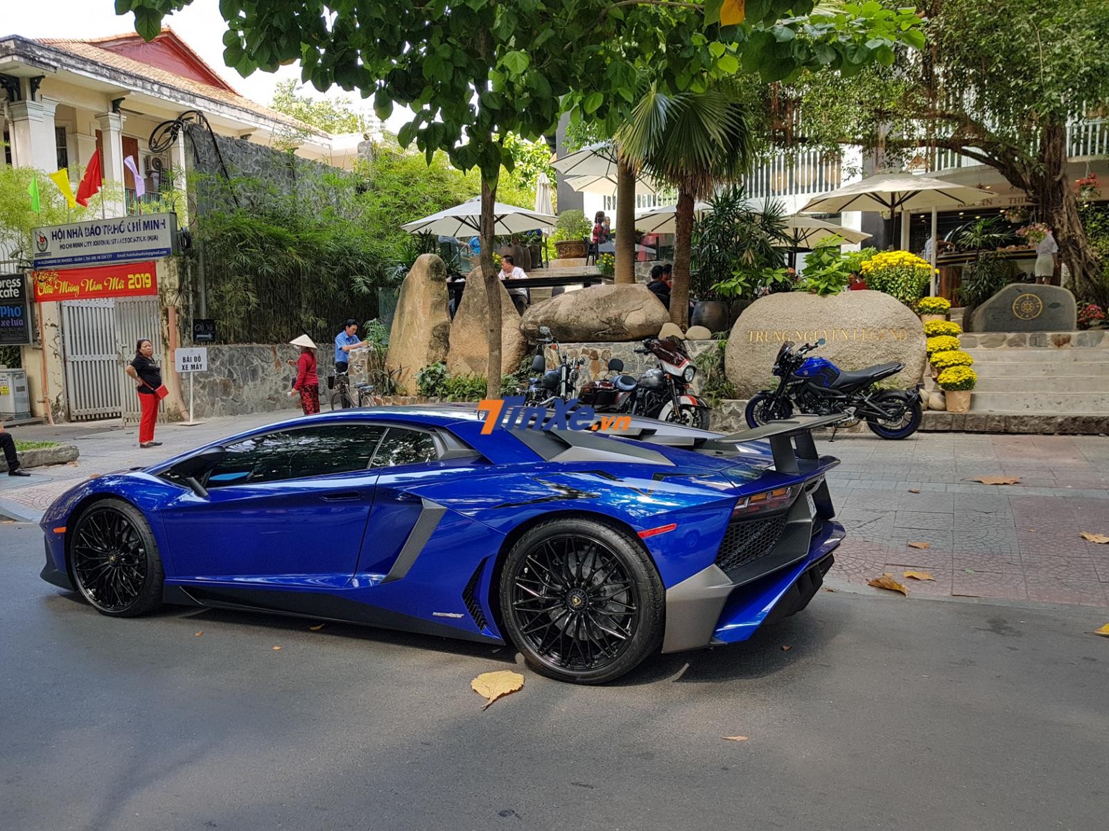 Giá xe Lamborghini Aventador SV 2023 mới nhất - Tinxe