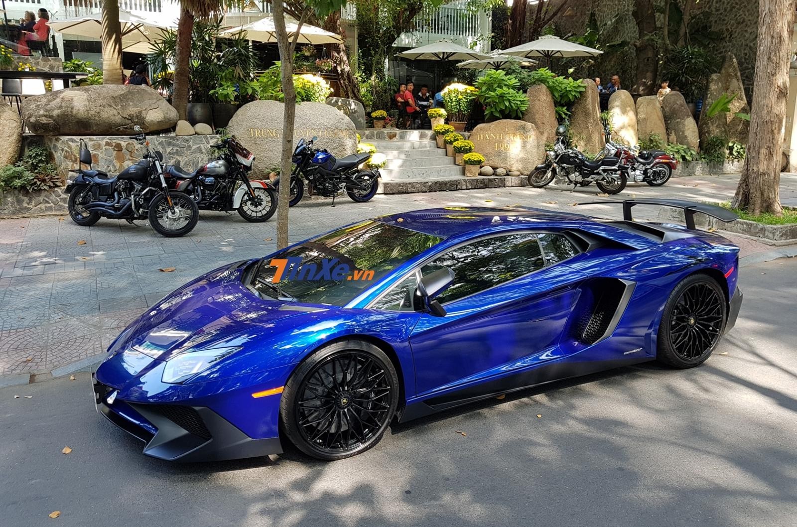 Giá xe Lamborghini Aventador SV 2023 mới nhất - Tinxe