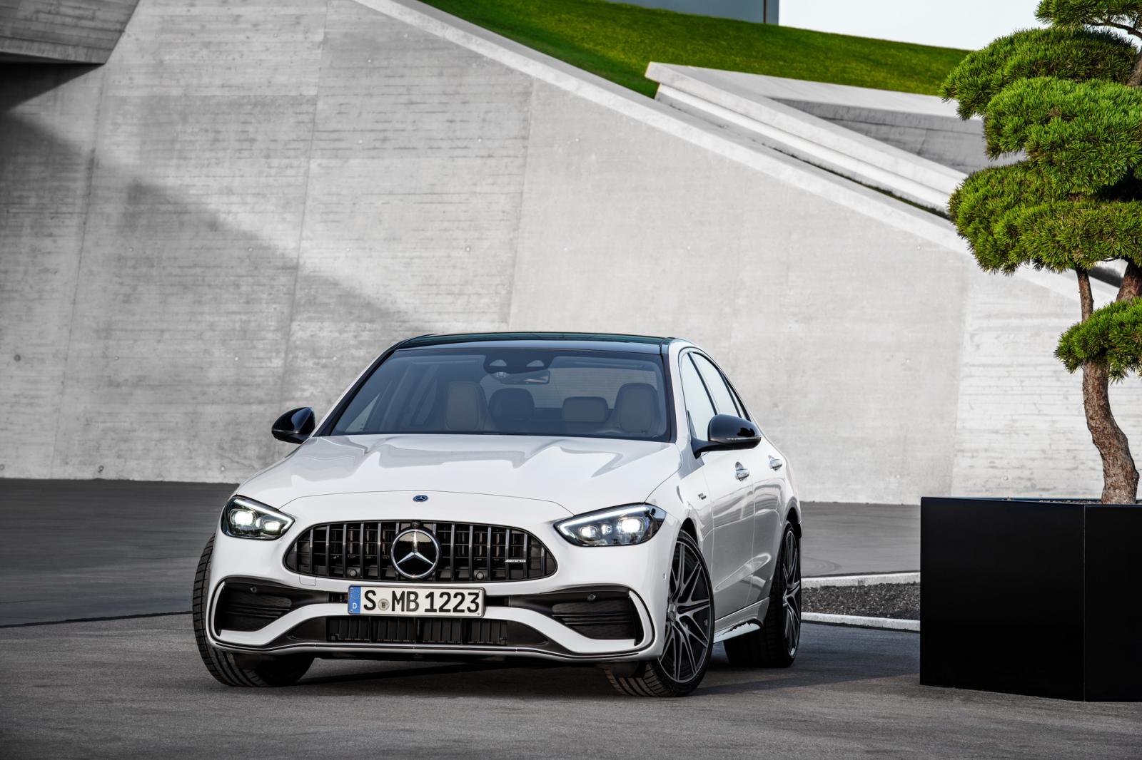 MercedesAMG C43 4Matic 2023 xe sang "nhỏ mà có võ"