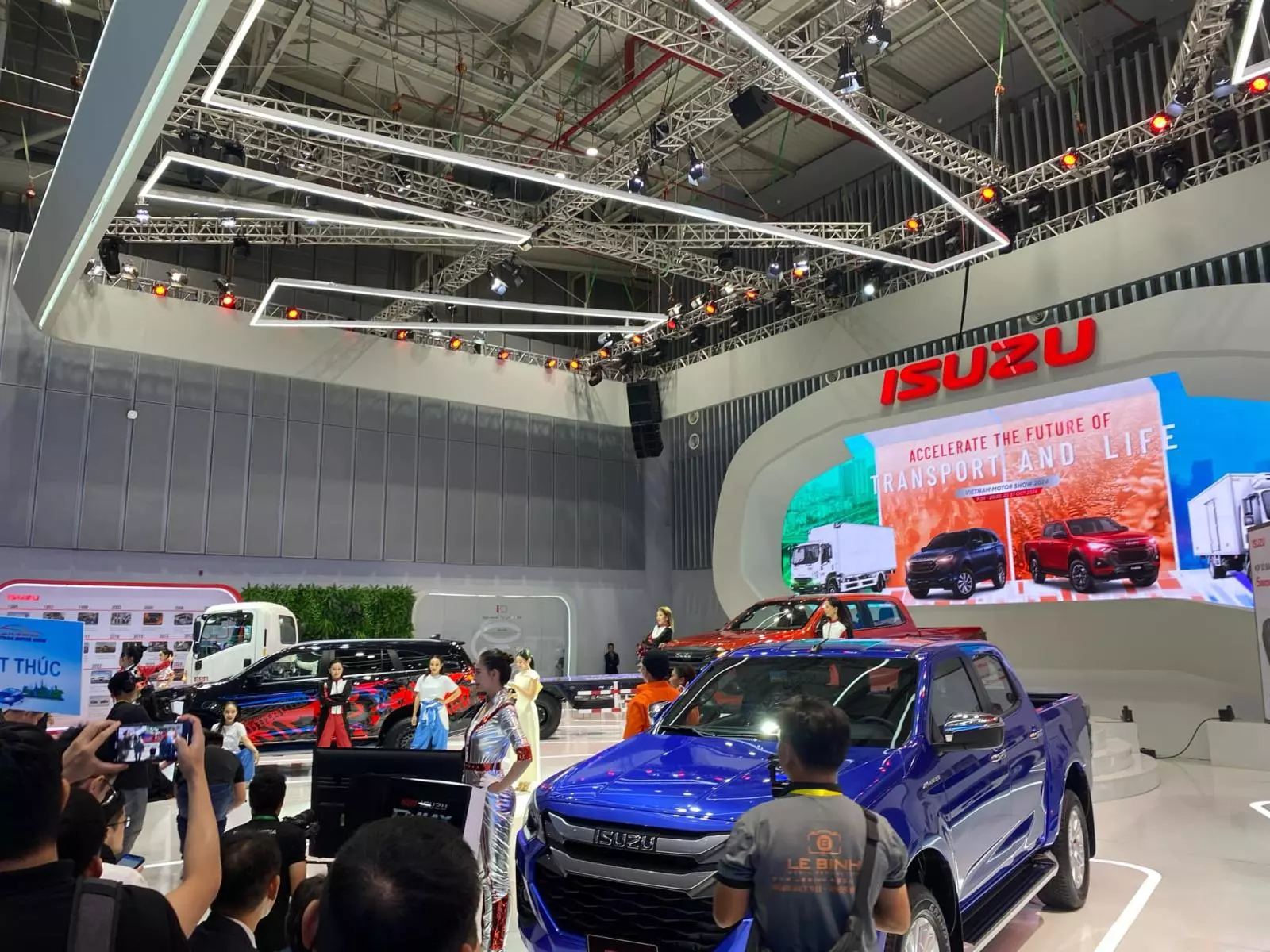 Isuzu D-Max thế hệ mới quyết đấu cùng Ford Ranger