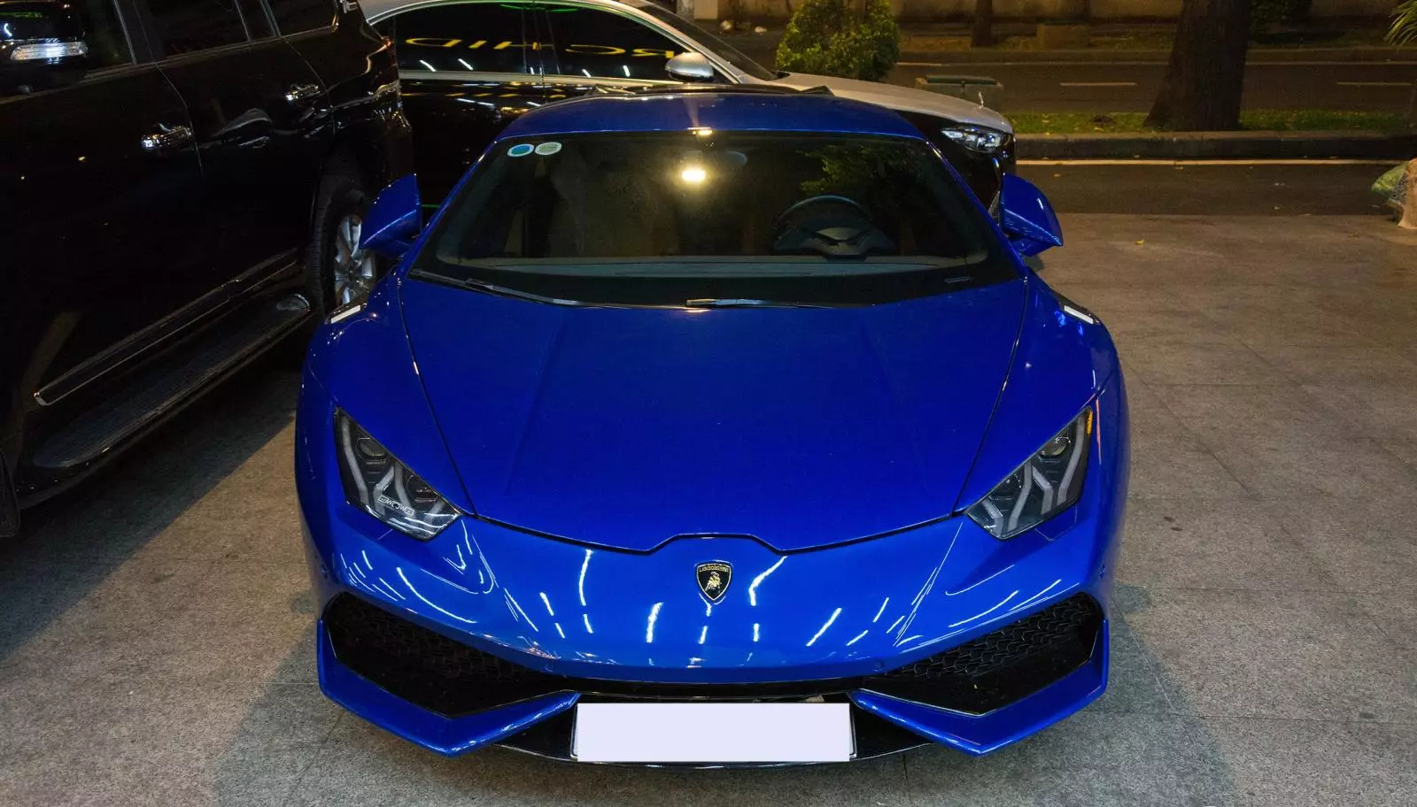 Lộ diện siêu xe bí ẩn Lamborghini Huracan độ Mansory của đại gia Bình Dương