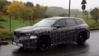 BMW iX3 M 2028 bị bắt gặp với lớp ngụy trang kín như bưng nhưng vẫn có chi tiết lộ ra ở nắp capô