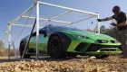 Xem nhà giàu trải nghiệm Lamborghini theo phong cách đúng off-road: Cho trực thăng thả xuống