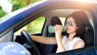 Uống nước từ chai nhựa bỏ trong ô tô đỗ dưới trời nắng nóng có sao không?