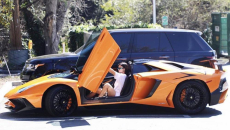 Bộ sưu tập siêu xe của Kylie Jenner - em gái Kim Kardashian
