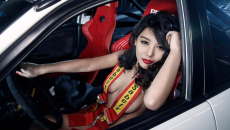 Nóng mắt với người đẹp Trương Hủ Phi bên chiếc Mitsubishi EVO V
