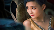 Ngắm hot girl A Chước tạo dáng thiết tha, xinh như tiên nữ bên Volkswagen Beetle