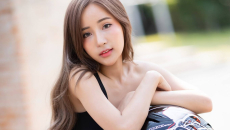 Đổ gục trước nét mặt xinh như thiên thần của người mẫu Thanyarat bên phân khối lớn