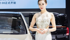 Ngắm nhìn những người mẫu xinh đẹp ở Triển lãm Ô tô Thượng Hải 2019